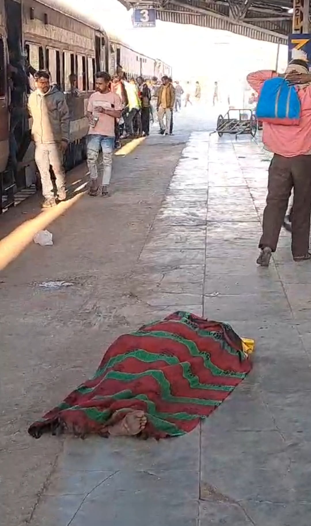 स्टेशन पर शव