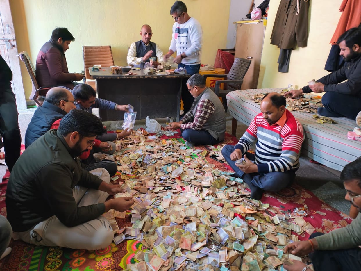 11 lakh 49 thousand rupees collected from 4 donation boxes opened on the third day