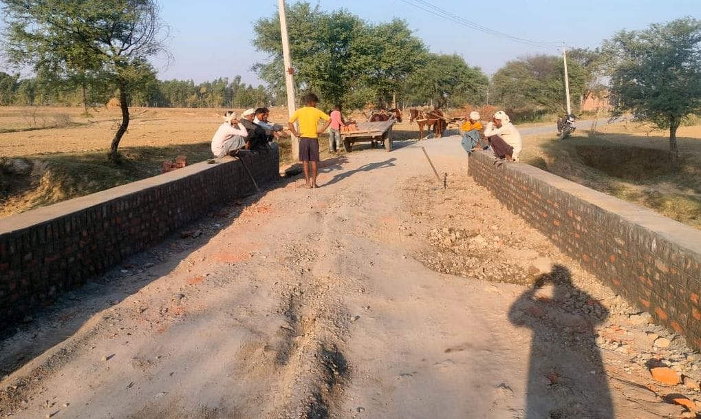 Mud on the potholes of the highway... sacks kept on dangerous corners