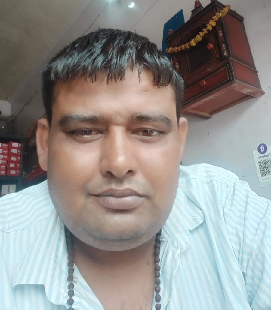 Shopkeeper riding a bike, woman taking lift crushed by dumper, died
