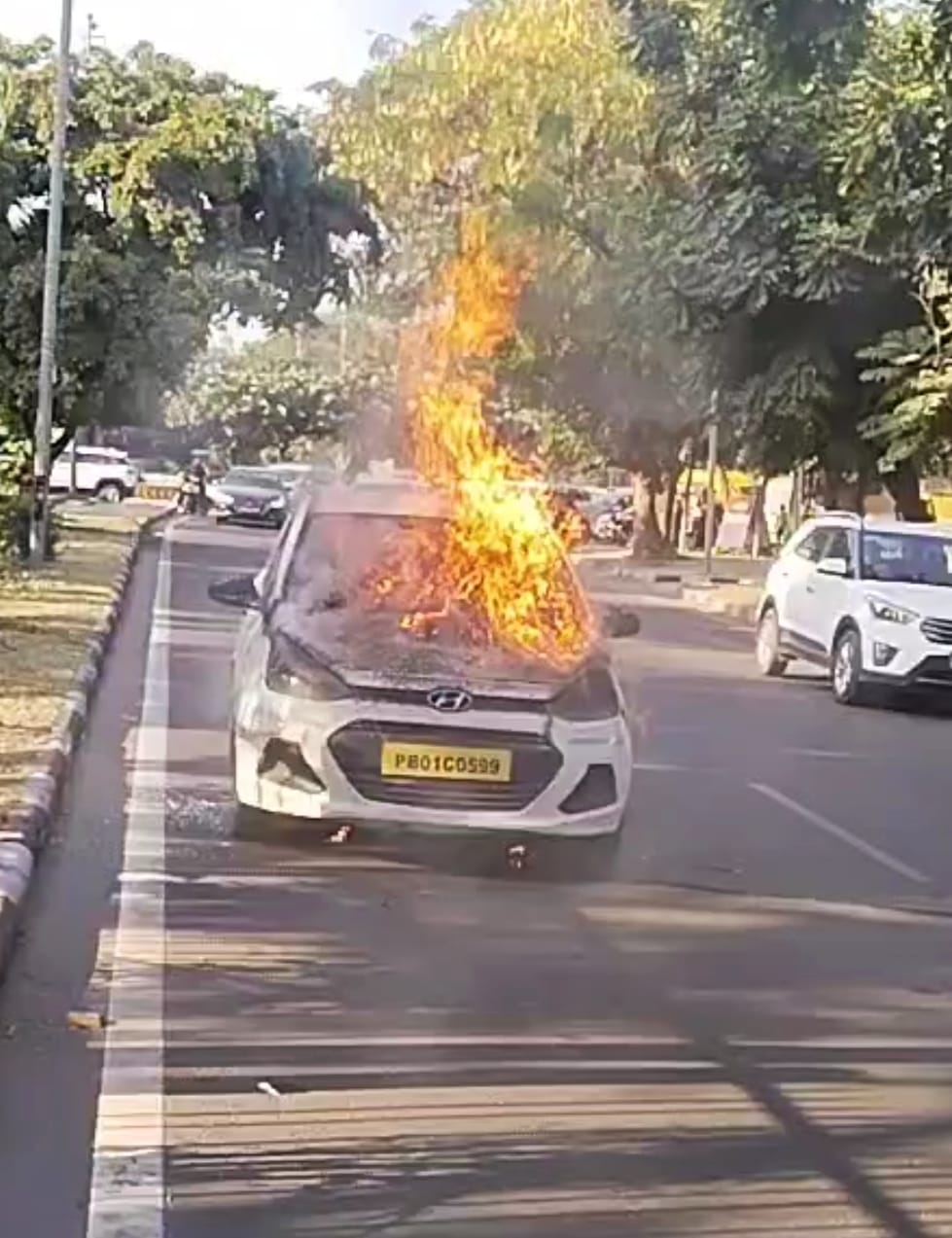 Moving taxi caught fire due to CNG leaking, driver saved his life by jumping