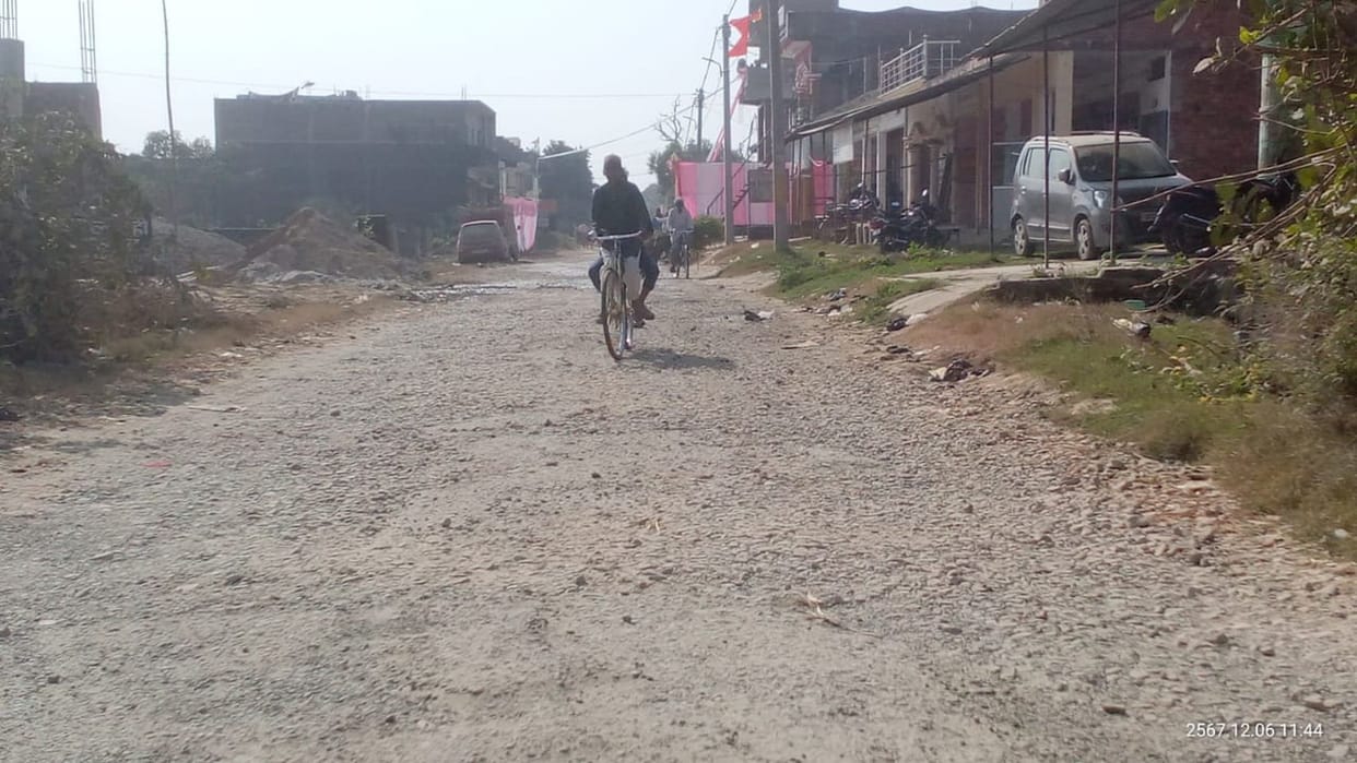 Roads connecting villages are dilapidated, problems in transportation