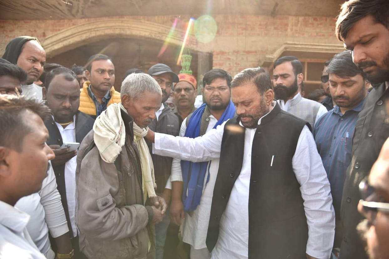 On the advice of the former cabinet minister, the family performed the last rites of the dead body.