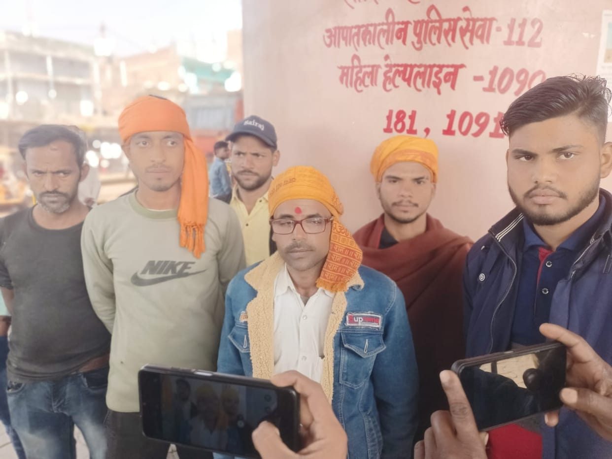 Cow protectors demonstrated, raised slogans against the police