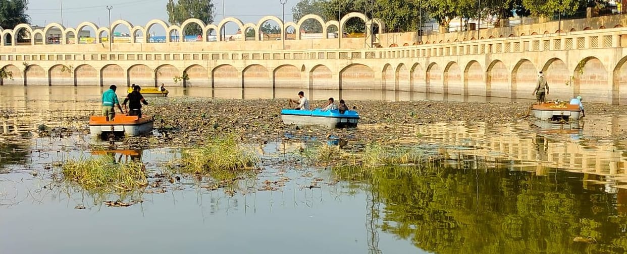 Anna team cleaned Rani pond, administration is not paying attention