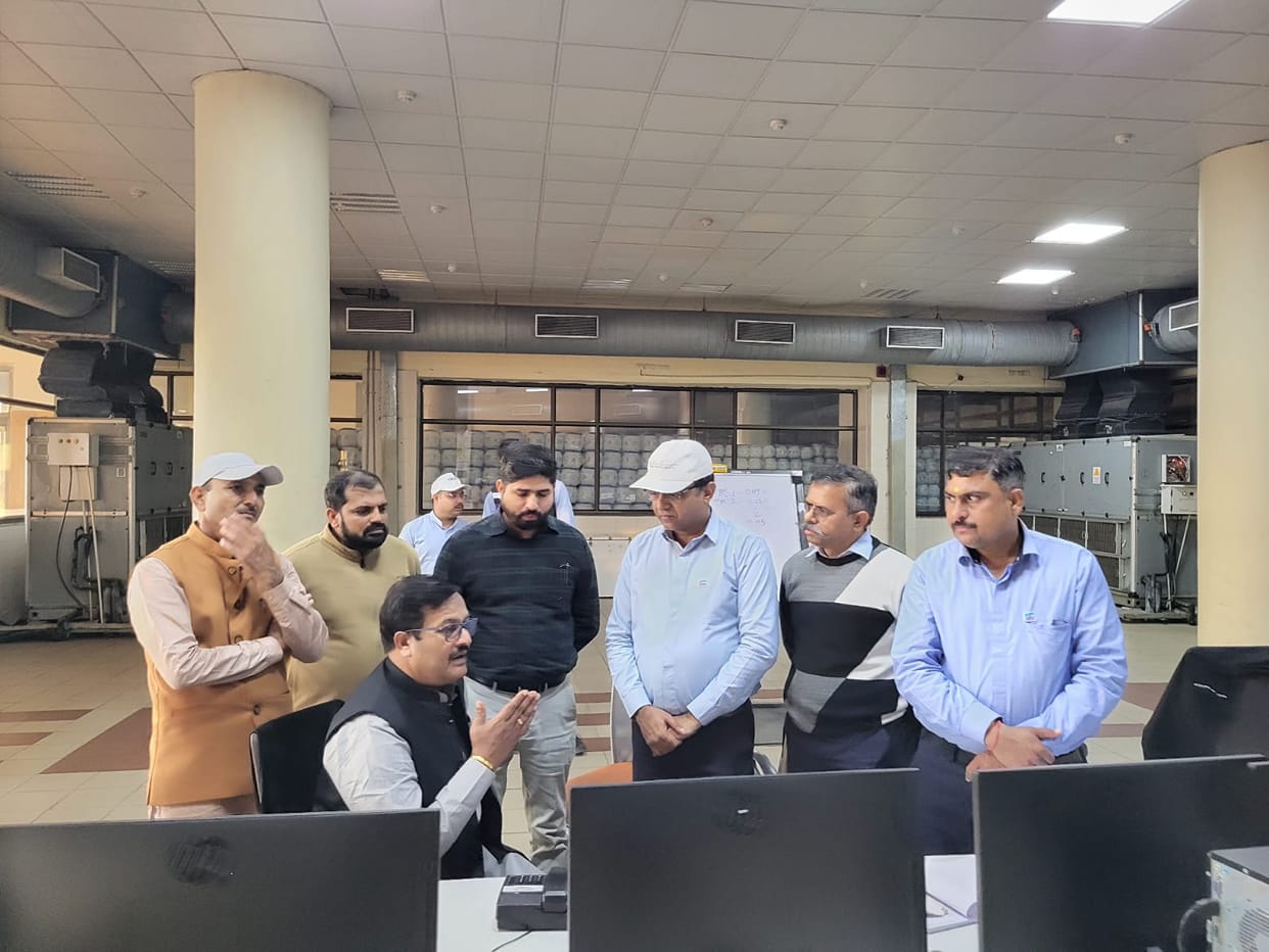 Vice Chairman of Swachh Bharat Mission inspected the efficiency and waste management of Amul plant.