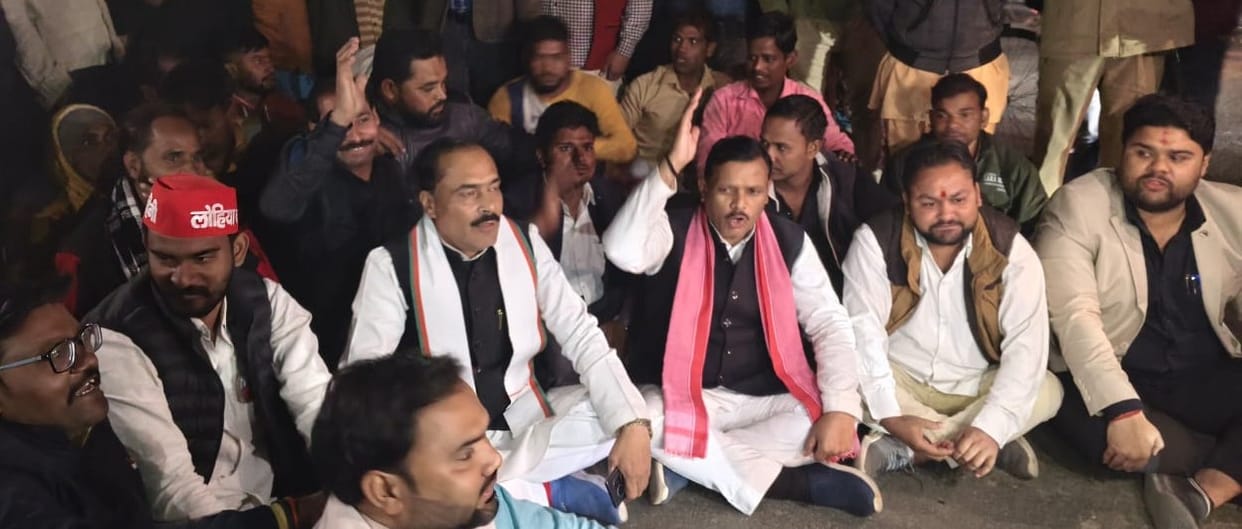 Protest in front of police post on removal of encroachment