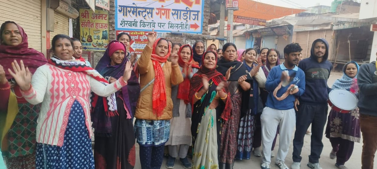 Devotees took out Prabhat Pheri