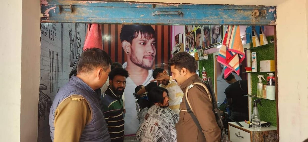 DM got hair cut of youth who came with complaint on Samadhan Diwas