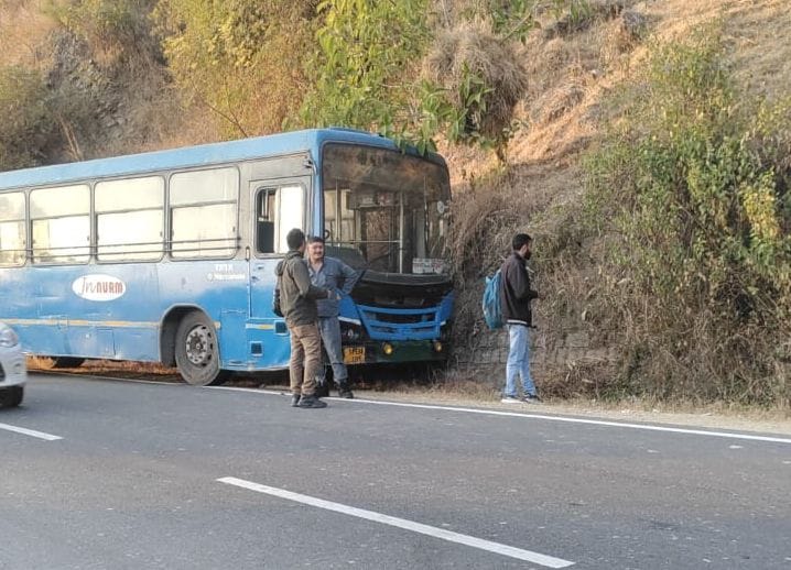 Bus collides with hill in Dhelu of Jogindernagar