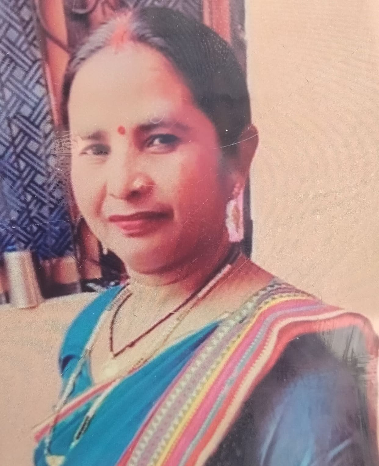 Asha Bahu, who was returning home with her son-in-law, was crushed by a truck.