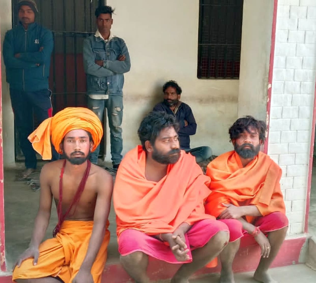 Attempt to kidnap school children, three dressed as saints caught