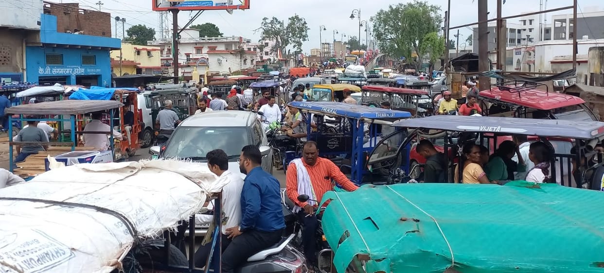 One hour jam on Agra-Aligarh highway