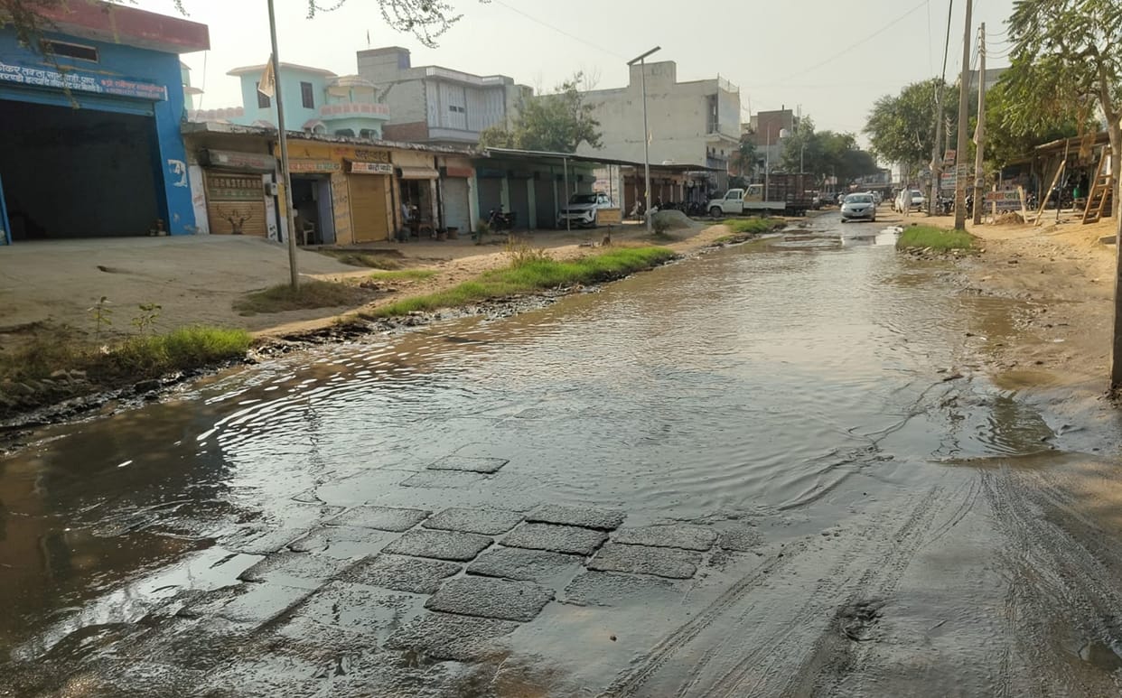 Contaminated water on the streets of Badhra