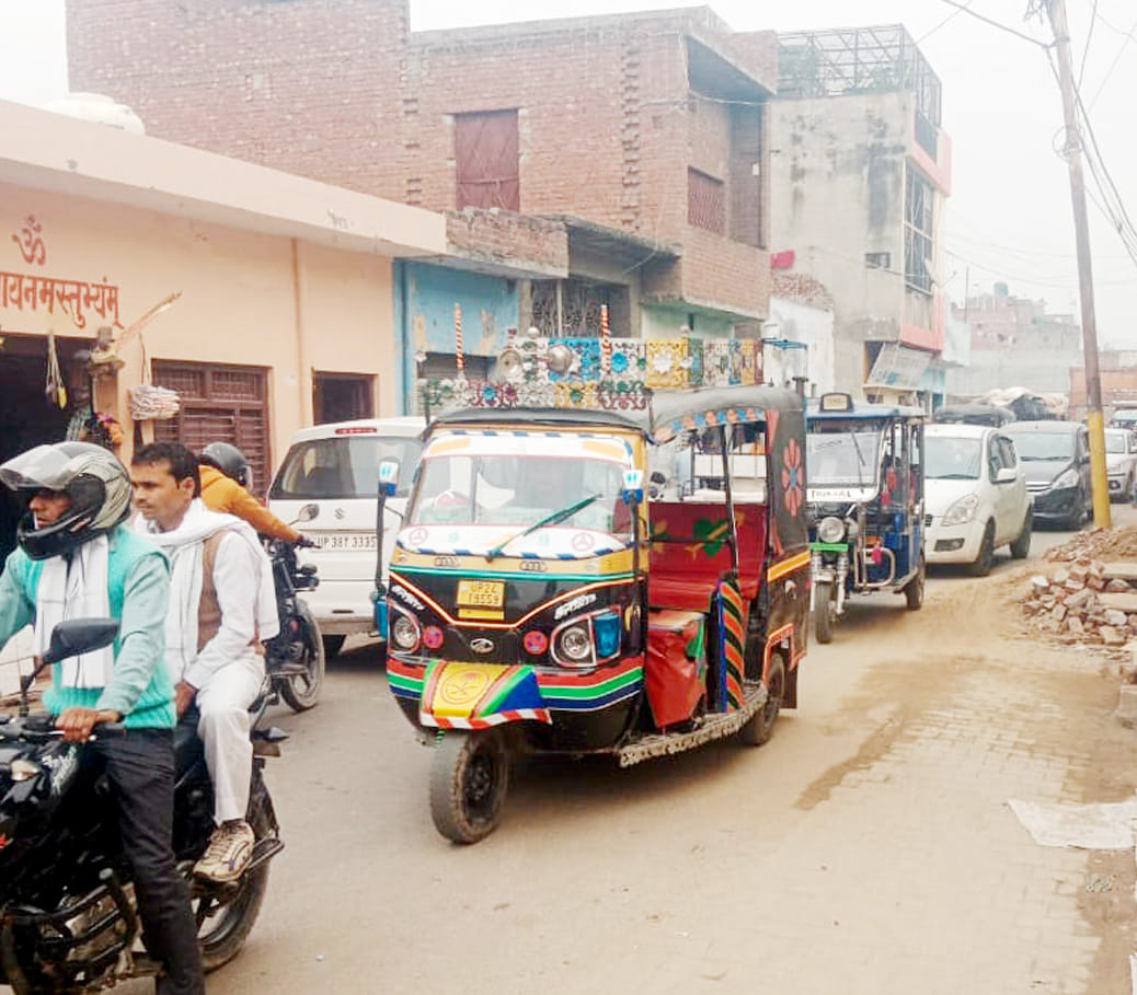 The pressure of vehicles increased in the city due to the closure of the Sot river bridge