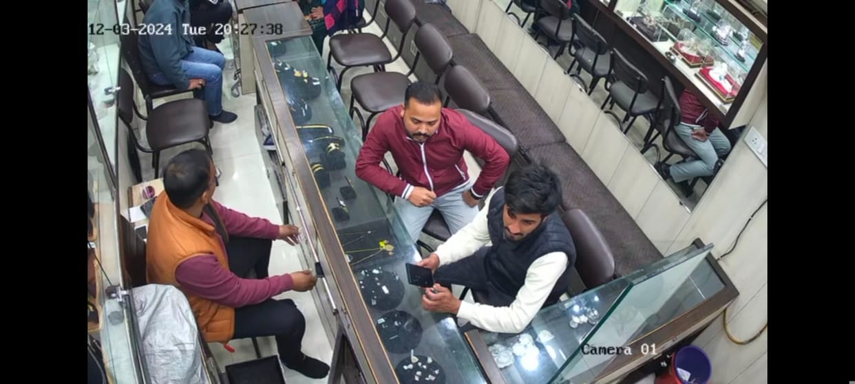 Called from Mumbai after booking a flight, gave 20 thousand rupees to return back
