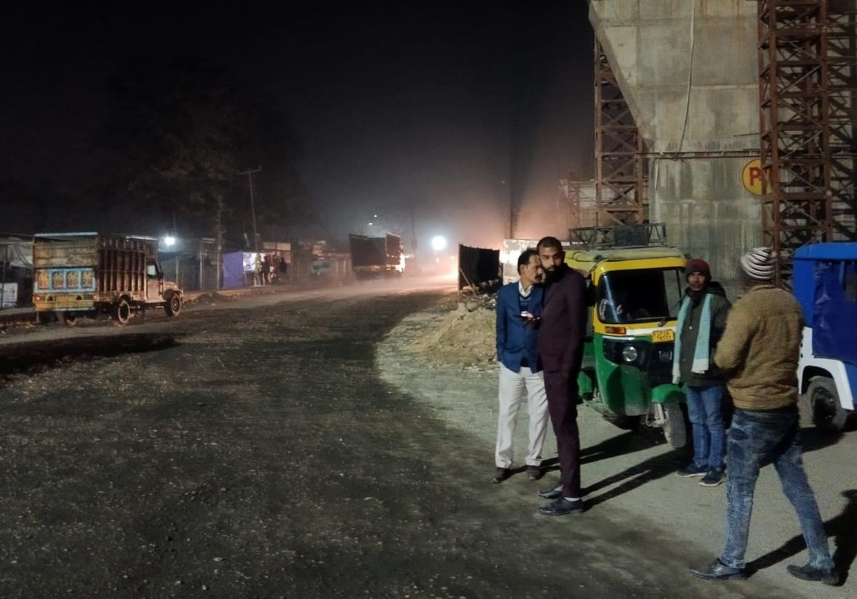 No night shelter, no bonfire, pedestrians shivering in cold, protection only on paper