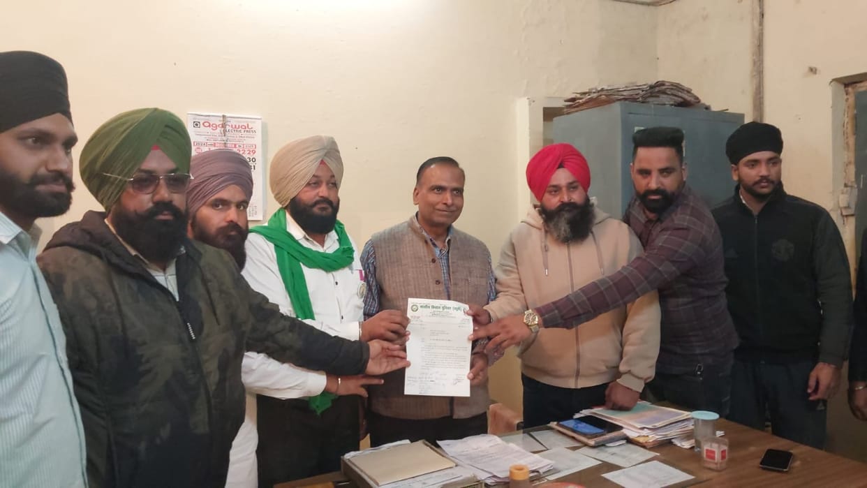 Bhakiyu submitted a memorandum to the GM of the sugar mill on the problems of farmers
