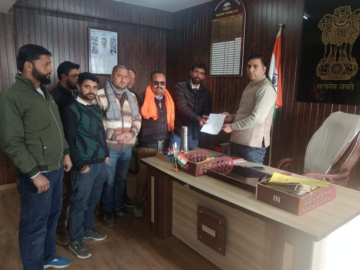 Local truck operators asked for the work of carrying Kashmal