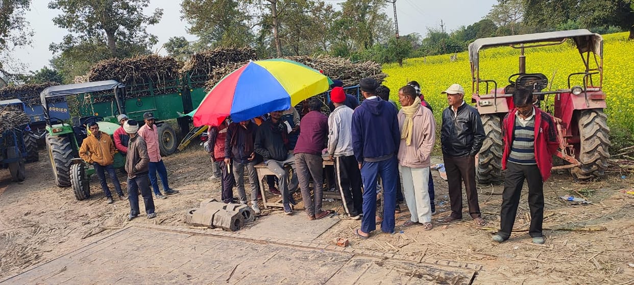 Due to inability to lift sugarcane, there was a jam at the purchasing center for four days.