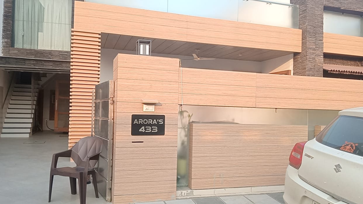 Security breach: 8.65 lakh cash, 35 tola gold and silver jewelery stolen from contractor's locked house in posh colony