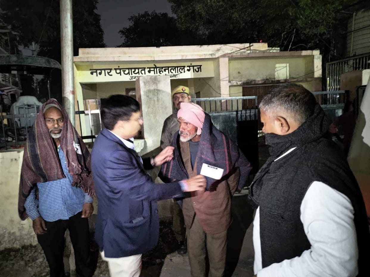 Night shelter locked, people shivering on the road