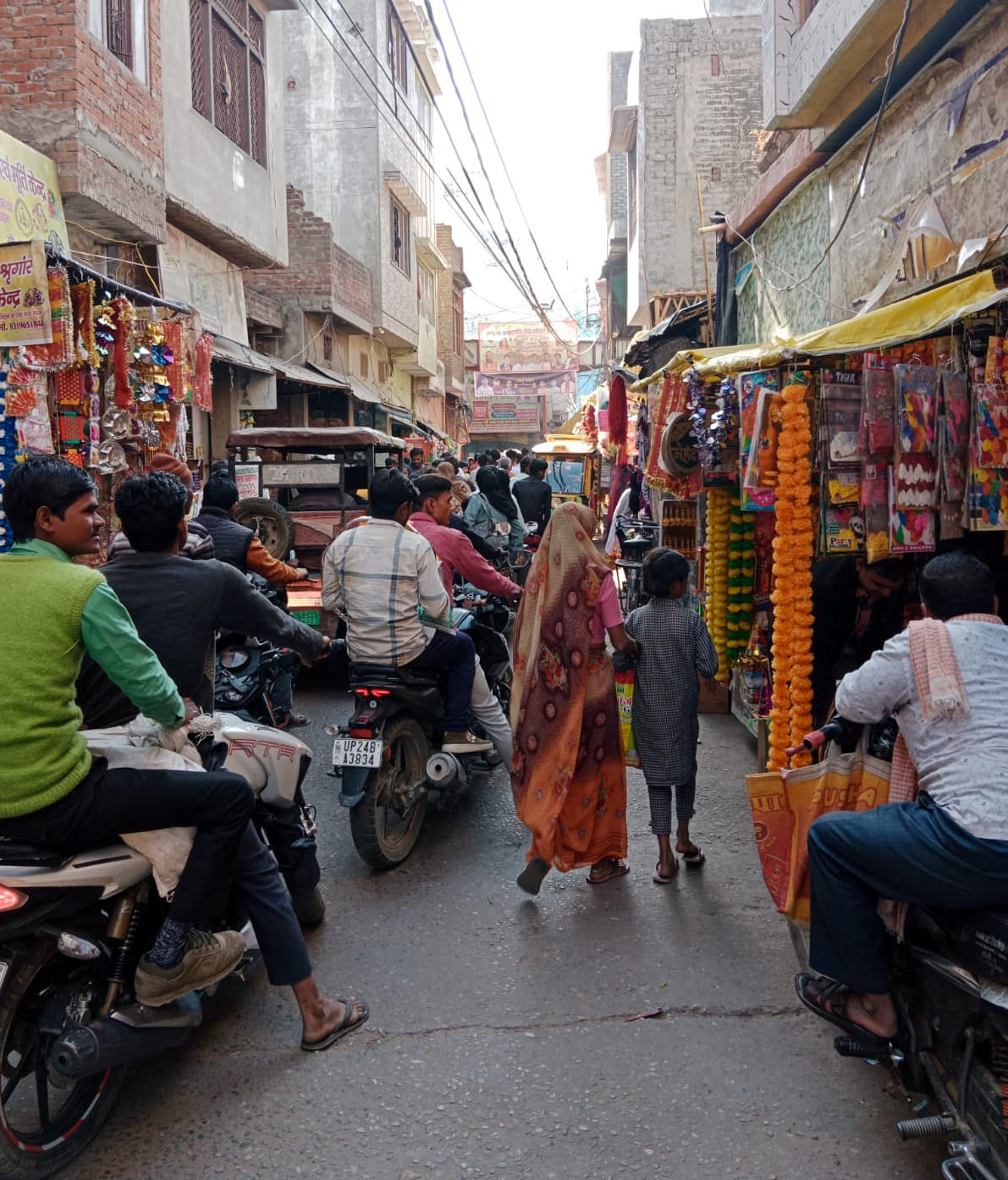 Bilsi market deteriorated due to encroachment, jam is seen