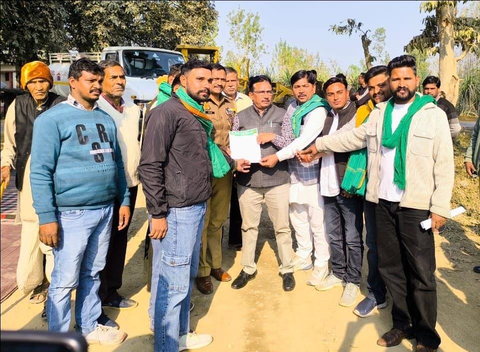 Farmers demonstrated at the plant of Delhi-Dehradun Expressway