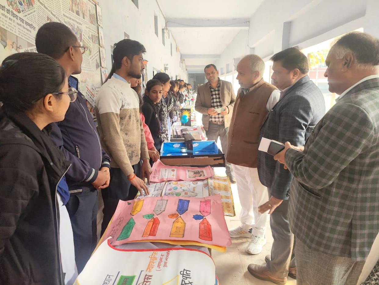 B.Ed trainees demonstrated models related to teaching subjects