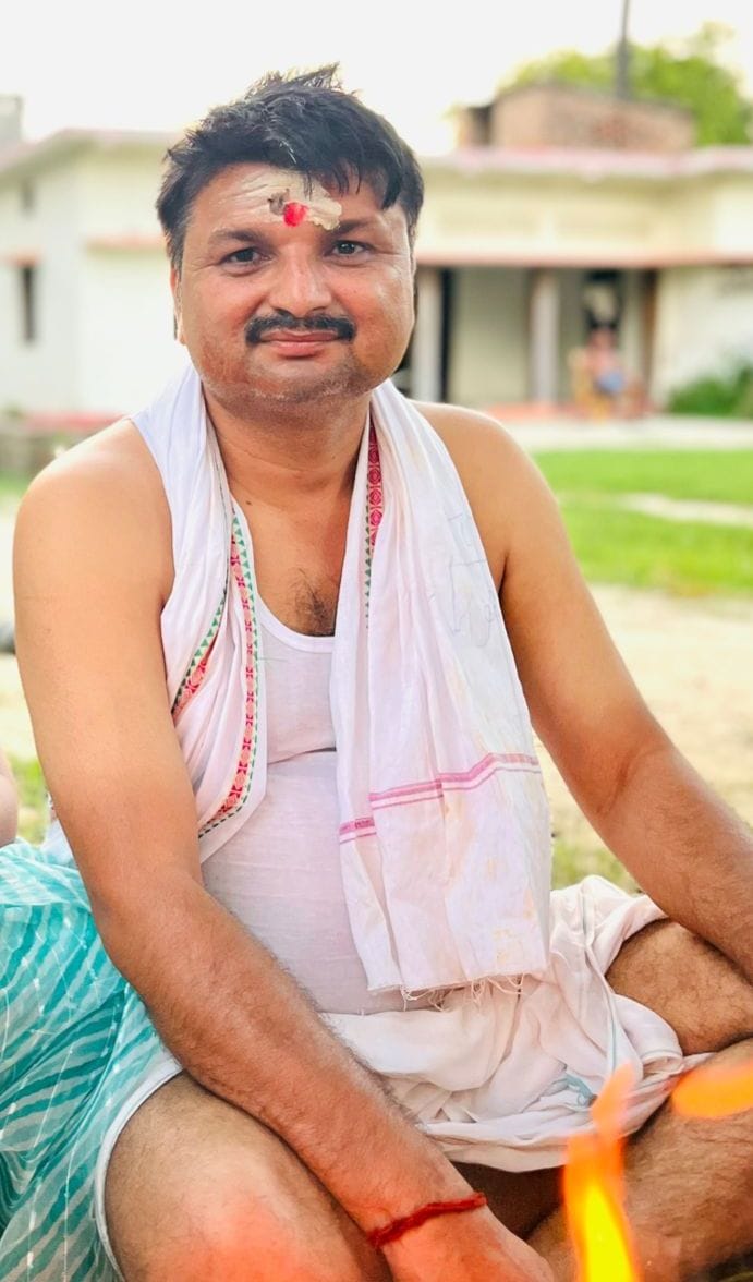 Hurt by embezzlement of money, contractor commits suicide by consuming poisonous substance