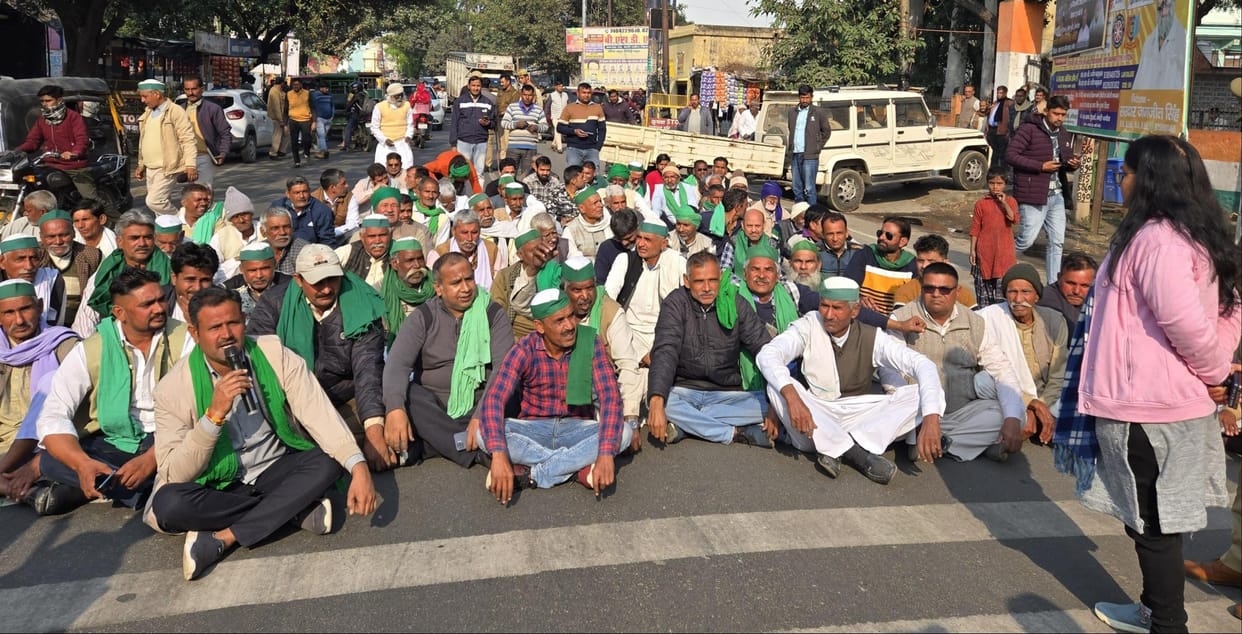 Bhakiyu Asli blocked the road as sugarcane rates were not declared