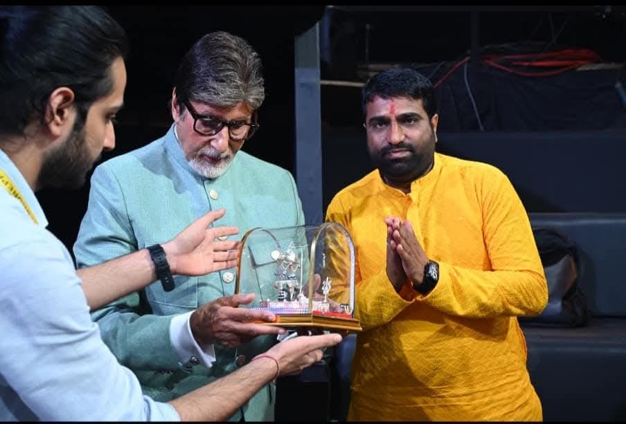 Seeing the statue of Baba Mahakal, megastar Amitabh folded his hands and said