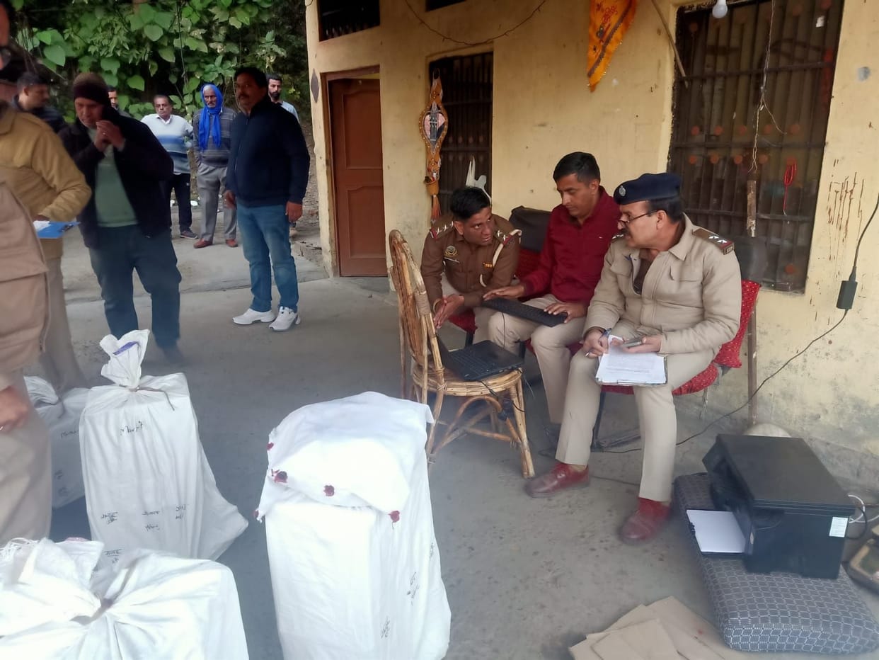 5.732 kg poppy seeds and 268 bottles of liquor recovered from shops in Dhusada