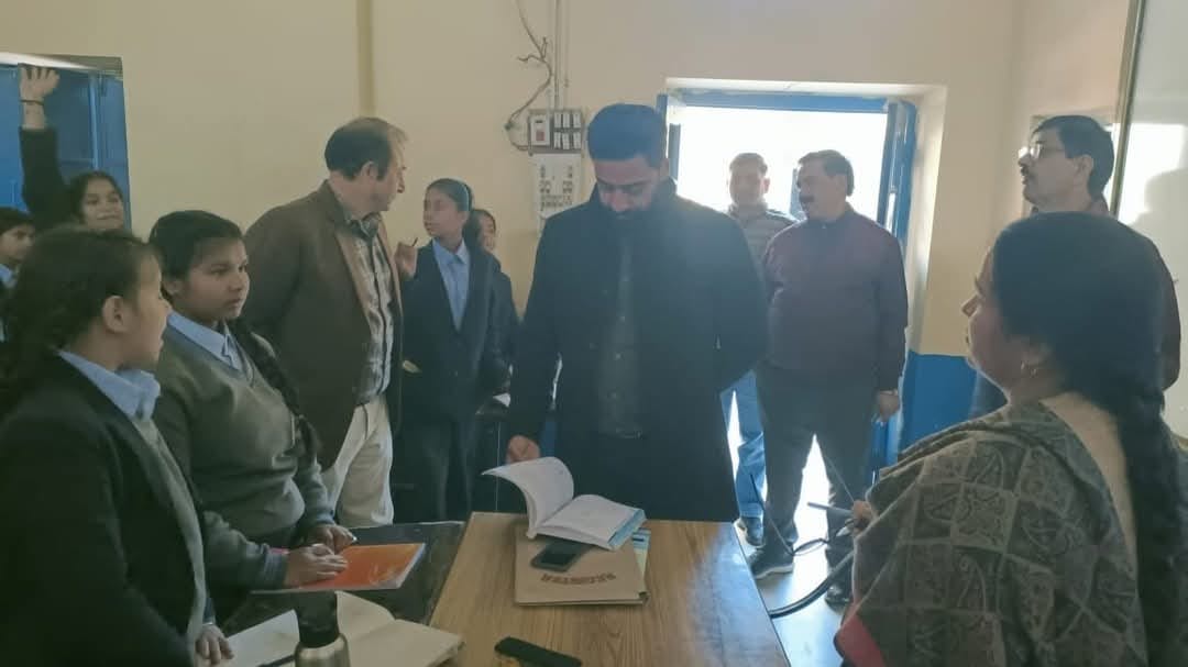 Deputy Commissioner tested the knowledge of girls in girls school