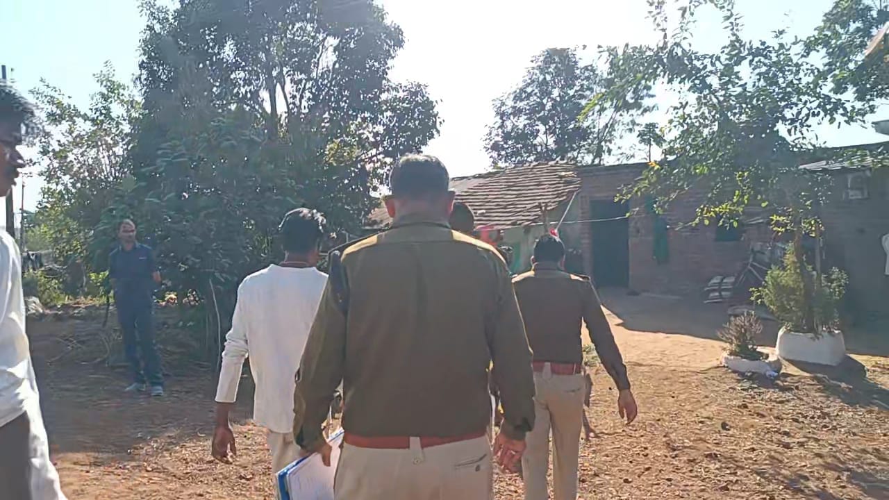 लोकायुक्त की टीम ने की कार्रवाई।