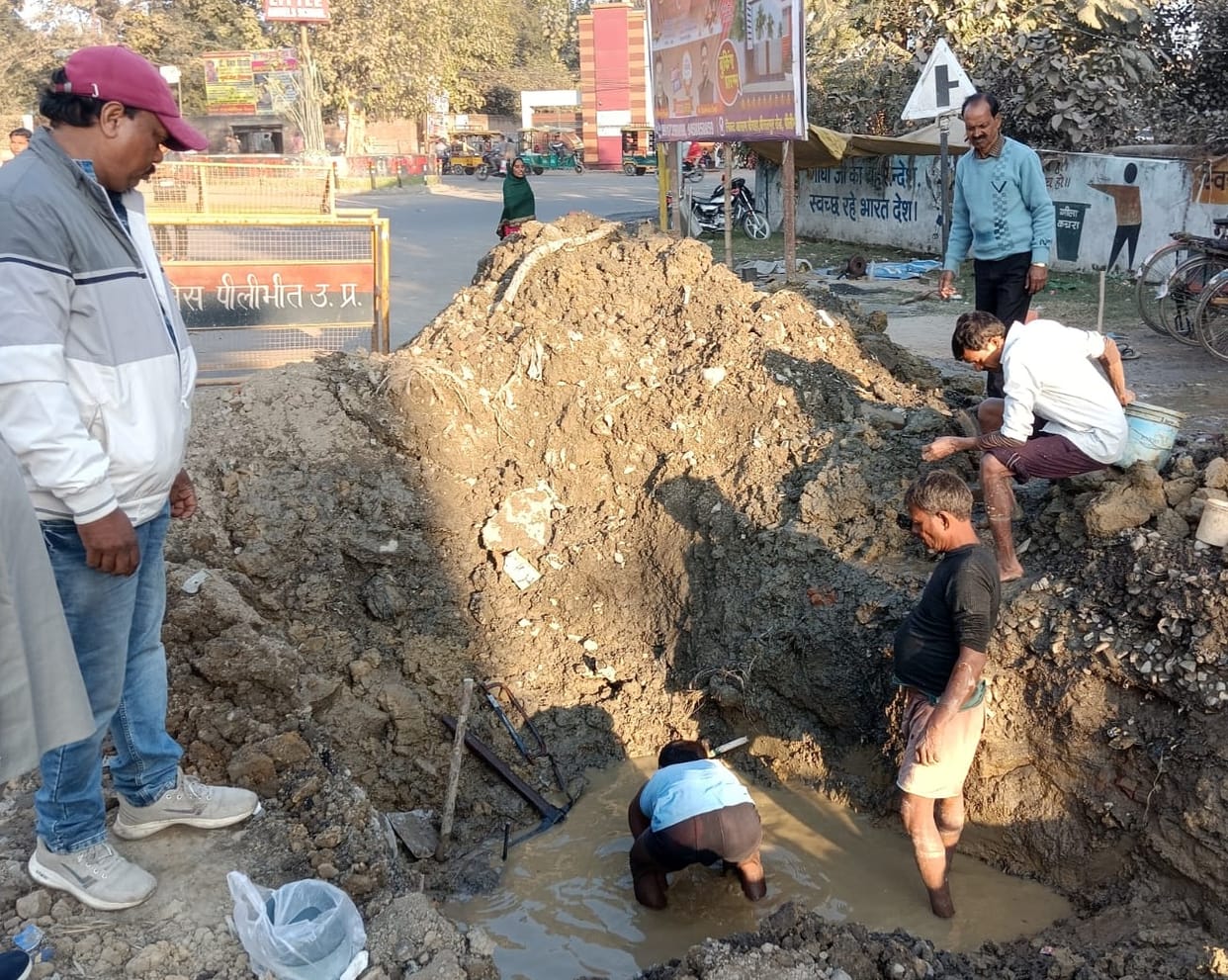 Water Pipeline Broken Dooring Repaired, Water Supply Started