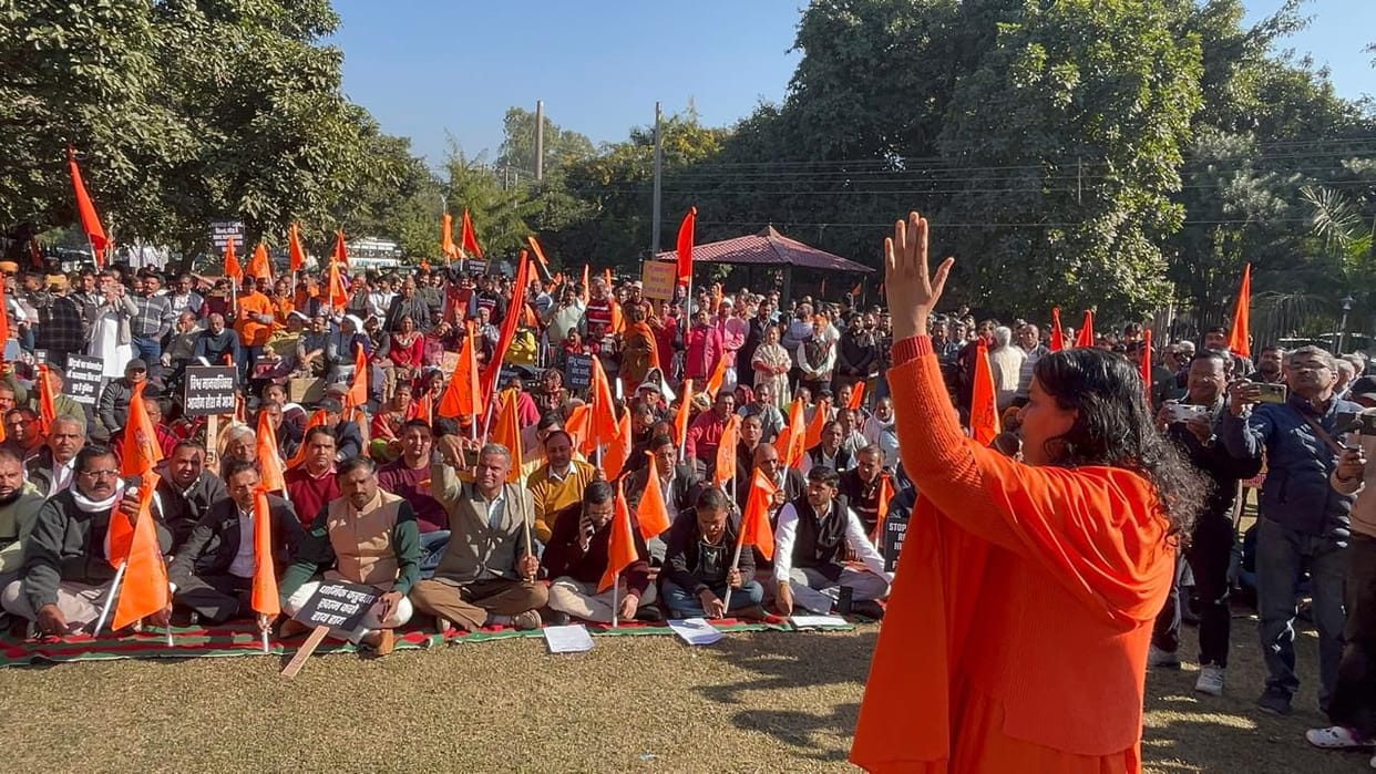 Protest march taken out against atrocities on Hindus in Bangladesh, memorandum submitted to DC