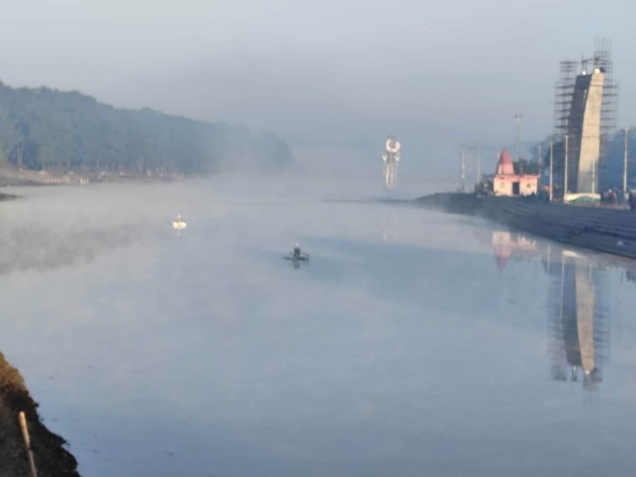 अमरकंटक में जमी ओस की परत