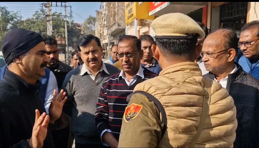 City council team entered the markets to remove encroachment, seized goods