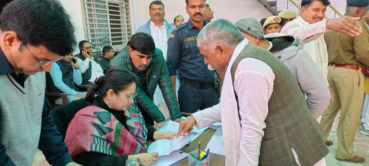 Health Minister Aarti Rao listened to the complaints of the common people
