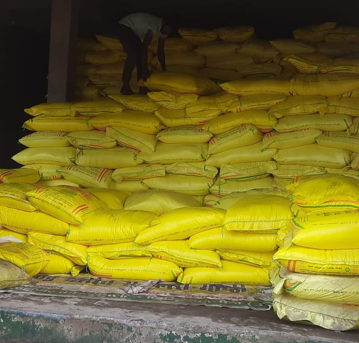 14036 MT urea is available in the district, there will be no problem