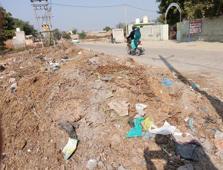 Heaps of cow dung and garbage in front of village secretariat