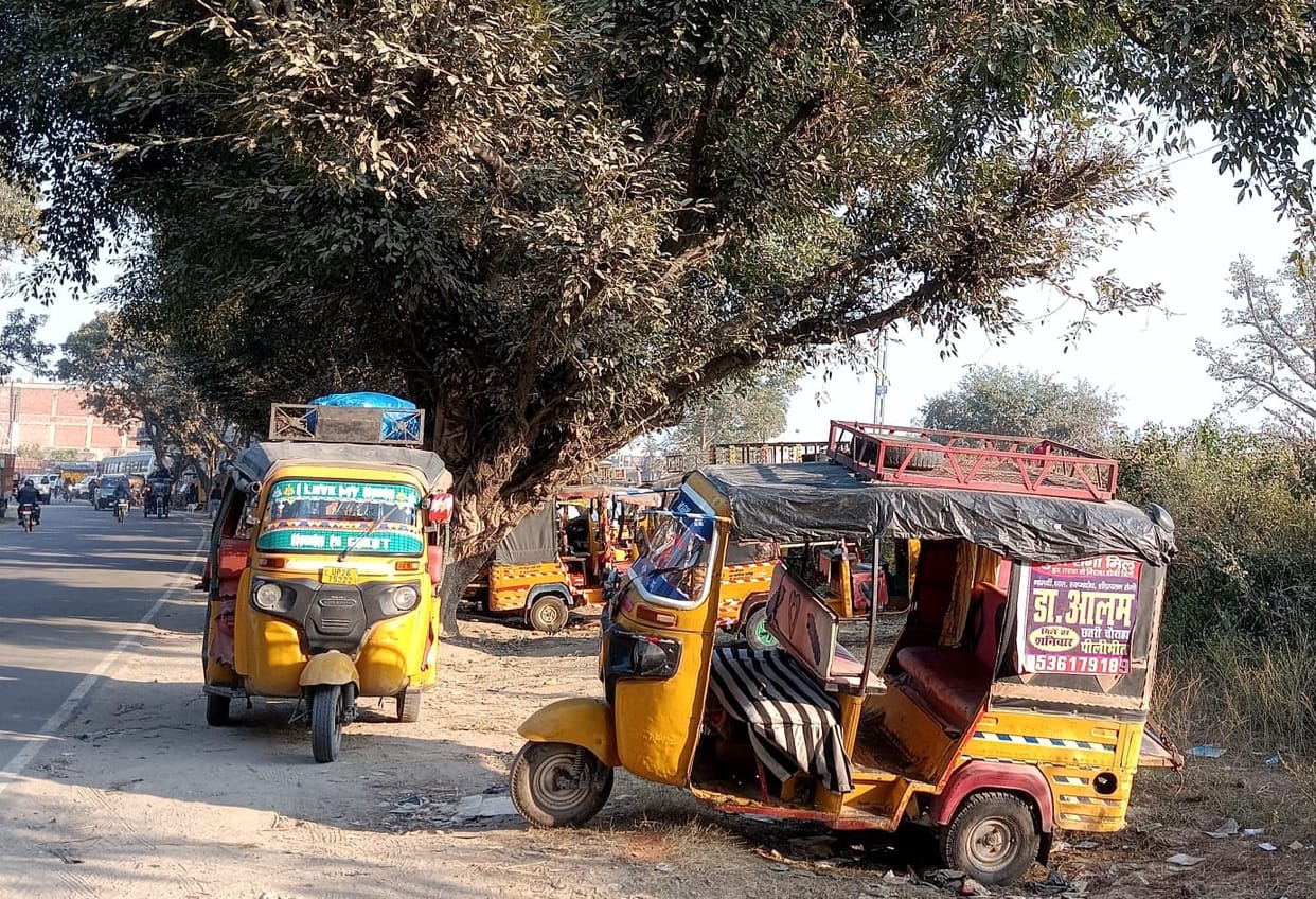 Illegal stand made on railway land, responsible unknown