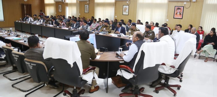 Additional Chief Secretary Took Divisional Review Meeting In Sagar ...