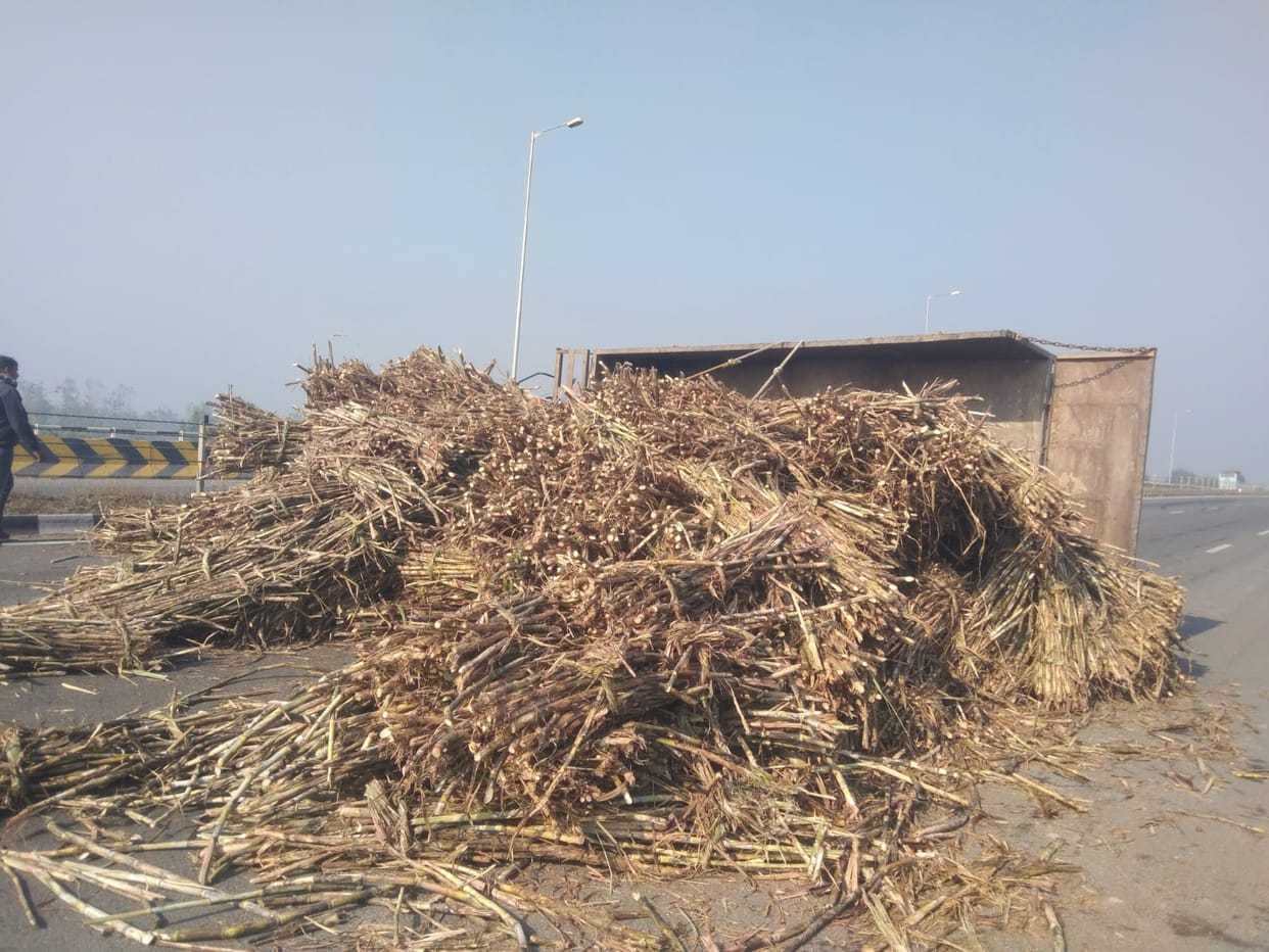 Tractor-trolley loaded with overloaded sugarcane overturned, jammed for two hours