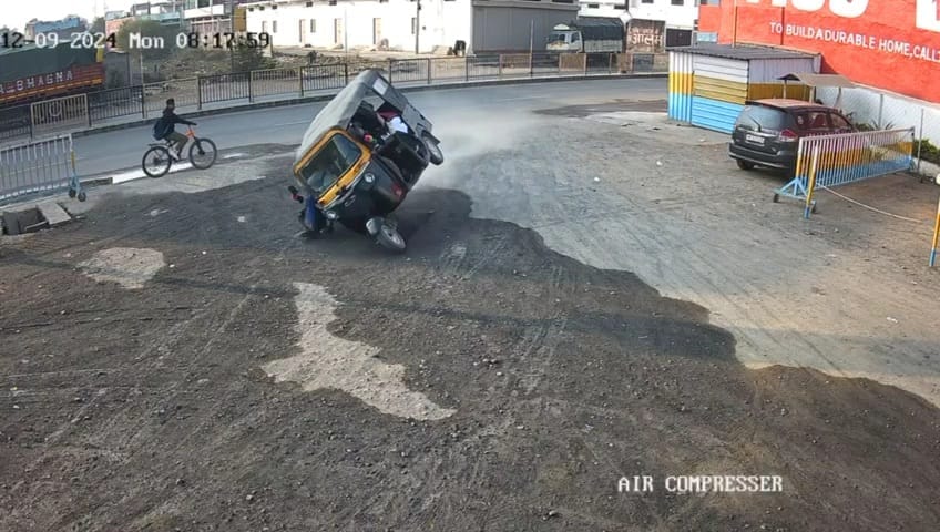 Damoh Fitness of 2745 passenger autos expired still running on roads four days ago vehicle students overturned