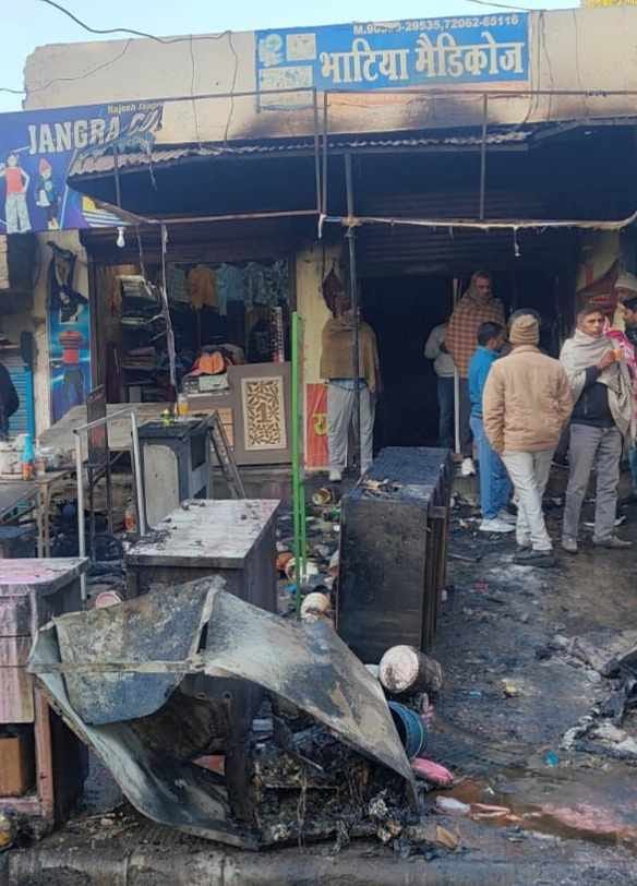 Massive fire breaks out in medical store in Kulan, entire goods burnt