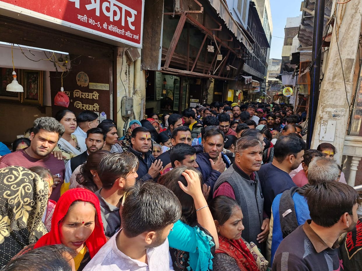 Devotees gathered to see Banke Bihari on Margashirsha Purnima