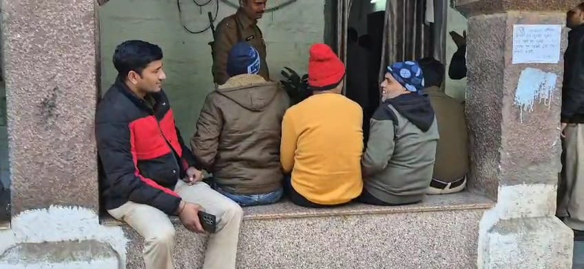 Damoh police brought three accused on remand from Tikamgarh who had defrauded people of crores of rupees