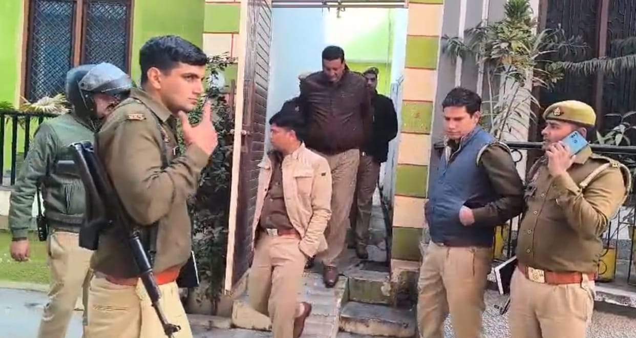 Bijnor police searched the house of Lavi Pal and former councilor Sarthak
